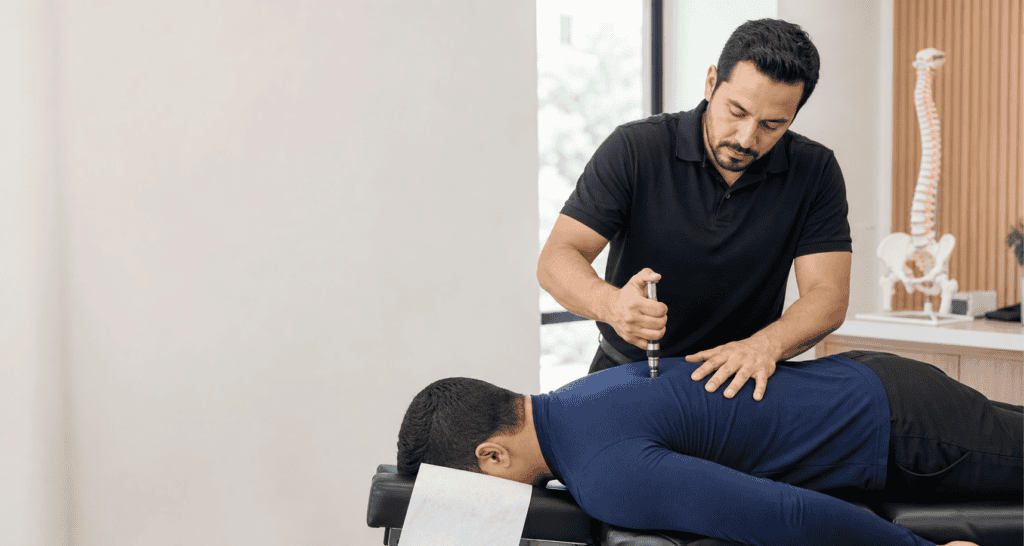 Aplicación profesional de ajustes con técnica activador en columna